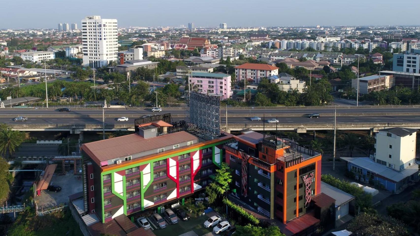 The Breton Hotel Media Bangkok Exterior foto