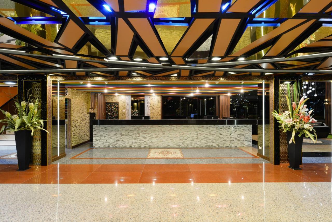 The Breton Hotel Media Bangkok Exterior foto